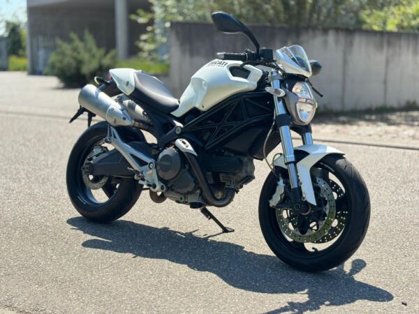 Ducati Monster 696 – Bild 2