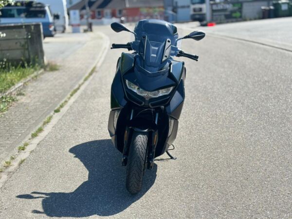 BMW C400GT Triple Black – Bild 3